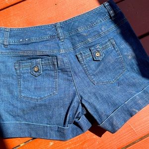 White House black market size 4 denim shorts